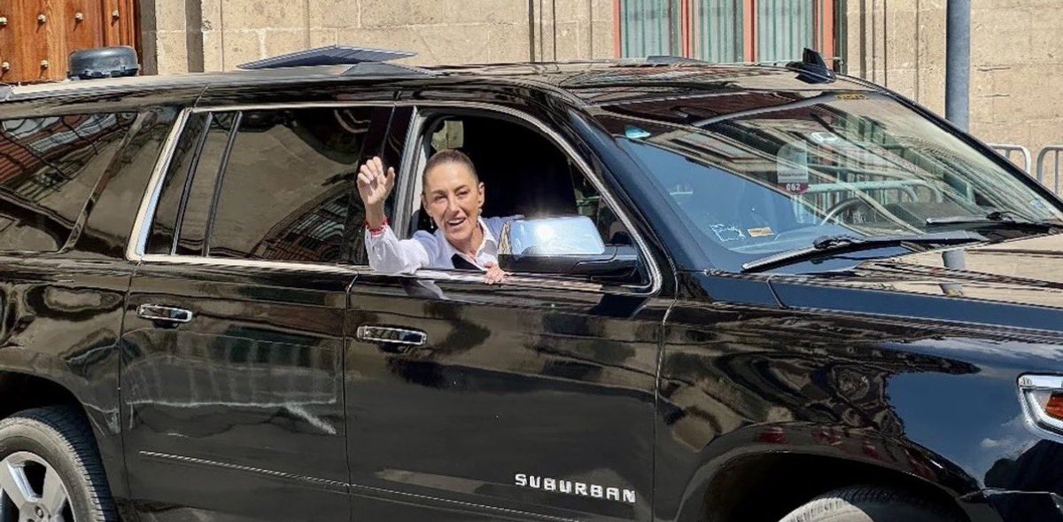 deniseramosm's tweet photo. Supongo que va a cambiar la suburban por un Olina. ¿Ustedes qué opinan? 👀🤔 https://t.co/dosdkfilL9