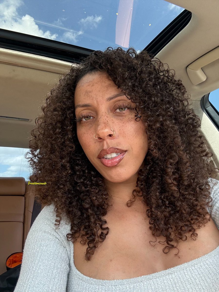 frecklemonade_'s tweet photo. Smile for me daddy🤍💎🥶💎🤍 https://t.co/RSodyKxEZ3