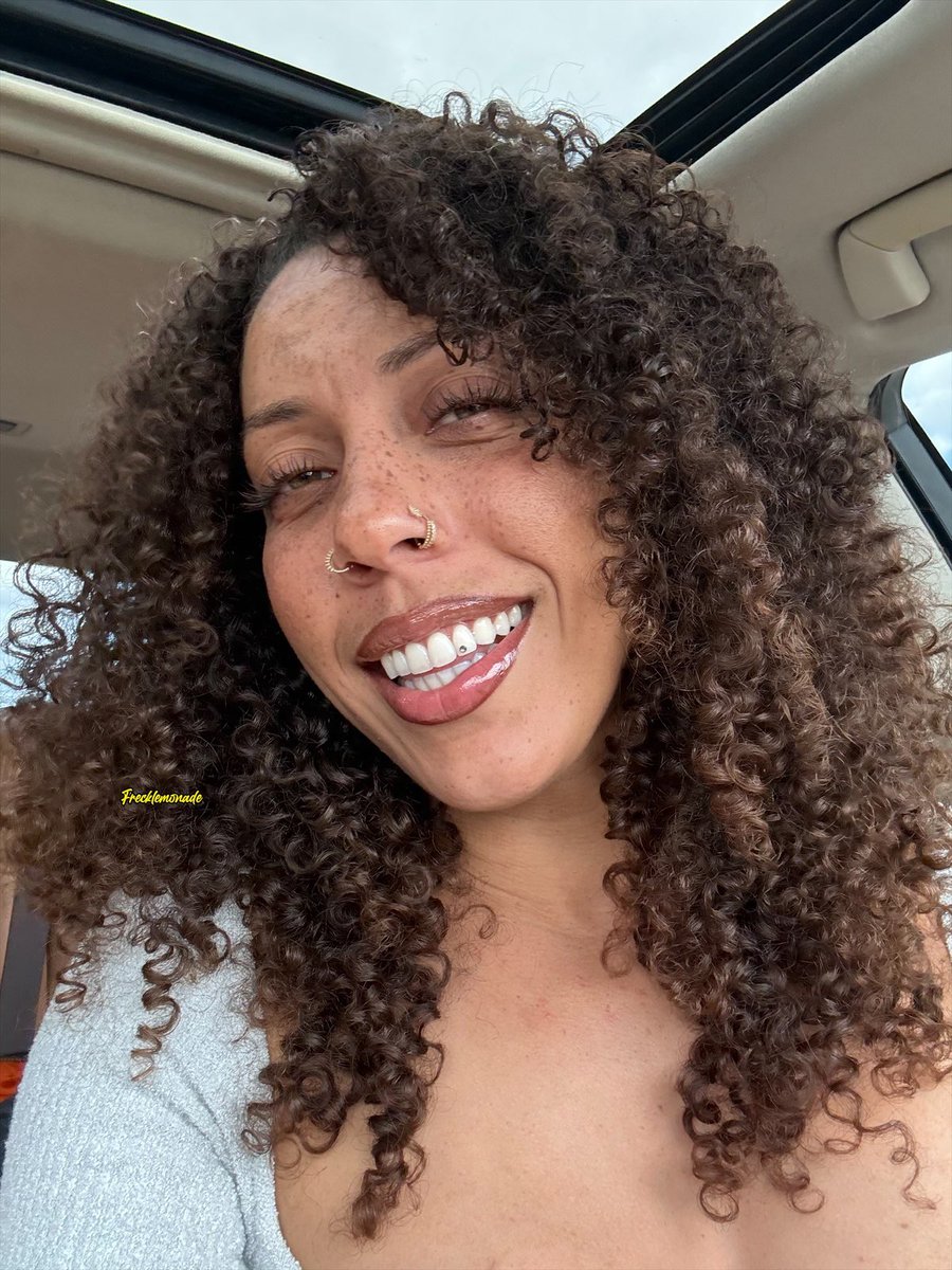 frecklemonade_'s tweet photo. Smile for me daddy🤍💎🥶💎🤍 https://t.co/RSodyKxEZ3