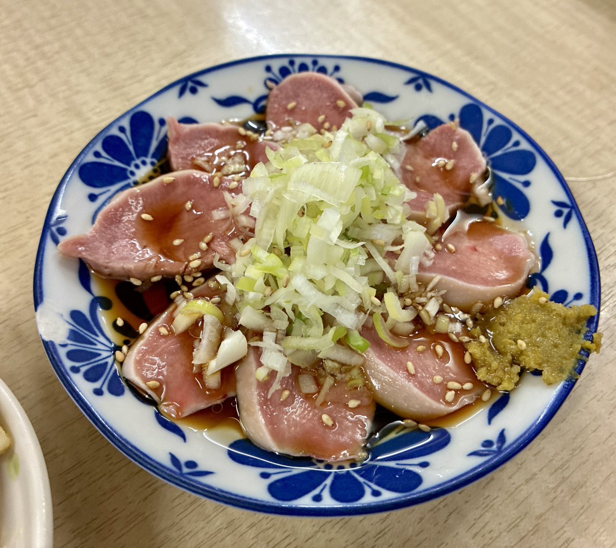 ifuwaku1's tweet photo. 【蒲田①】

口開け15分前に並んで凸
下処理仕事なのか本当に変なクセもなく旨みだけぎゅっと閉じ込めているかのようなお肉ちゃんたち。
東京もつ焼きの最高峰の一つだと改めて実感。
とてもとてもとっっっても美味しい幸せ🫶
ごちそうさまでした。 https://t.co/12kPjA2S9r