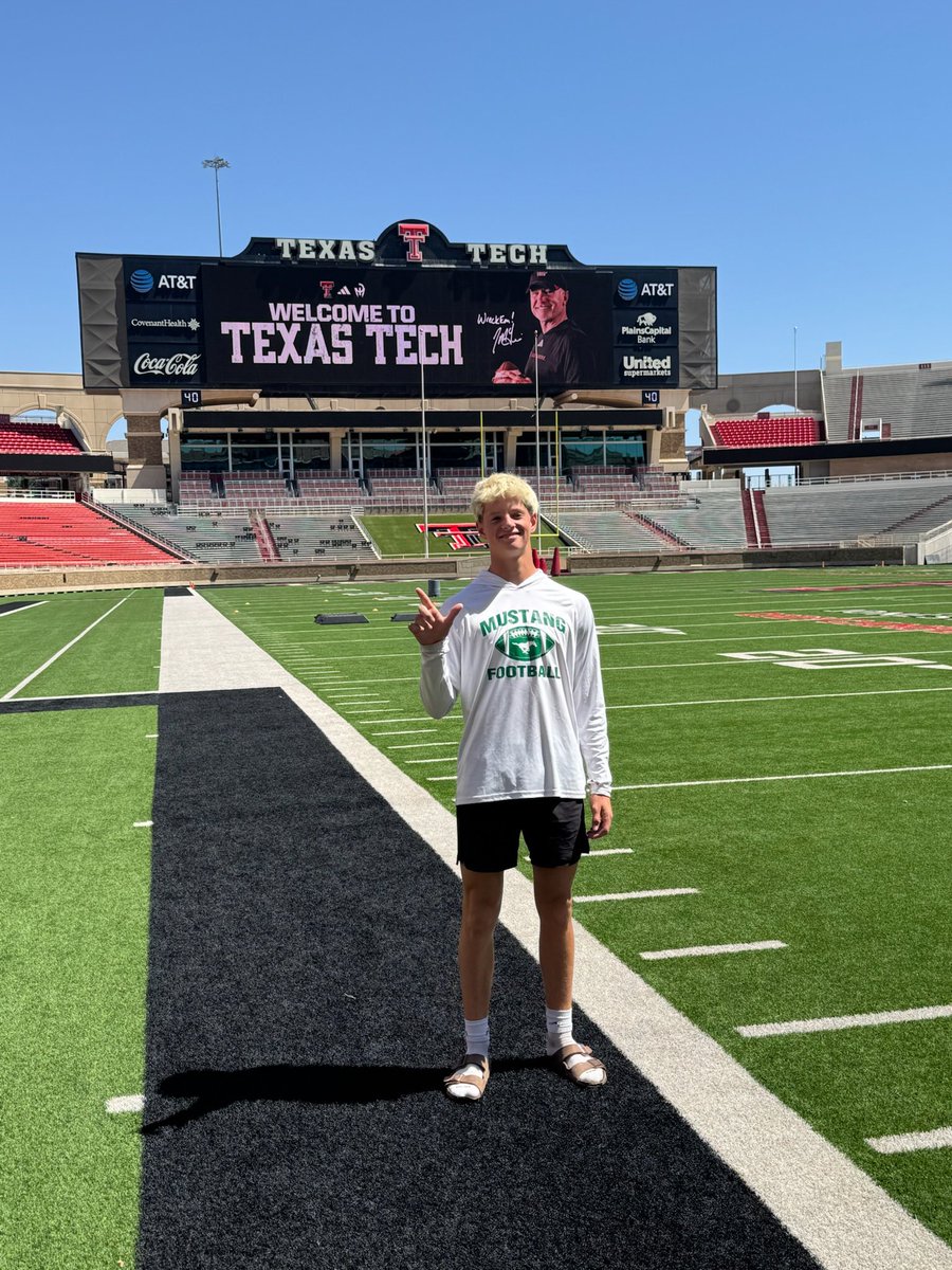 BrooksDavis09's tweet photo. I had an amazing time today at the Texas Tech football camp. Thank you to @Coach_Leftwich and @lindseyscottjr for the great coaching today. #wreckem
@JoeyMcGuireTTU @CoachLaymance @ThatsGrimm @ChrisLangfordTX https://t.co/OAbSTZN4YD