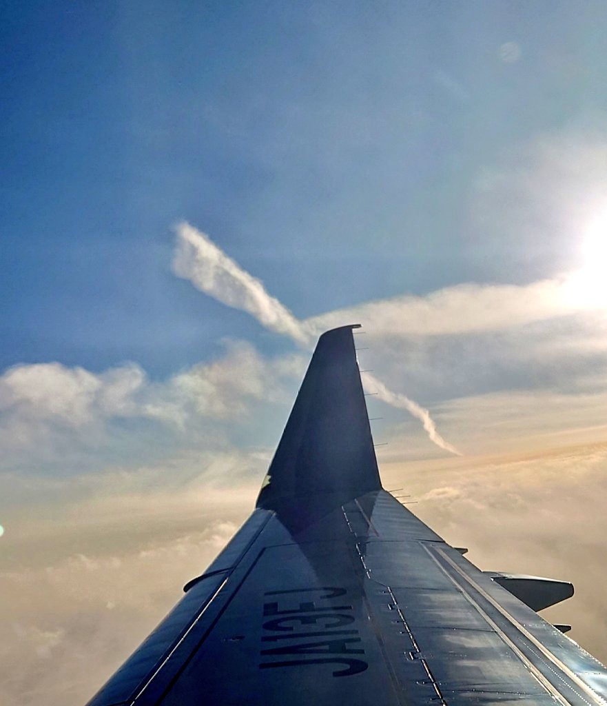 midoriranger's tweet photo. 前も載せたけど、水木しげるロードに行った帰りに飛行機から観たこの景色が忘れられない🏮 https://t.co/1pn0uoWFli