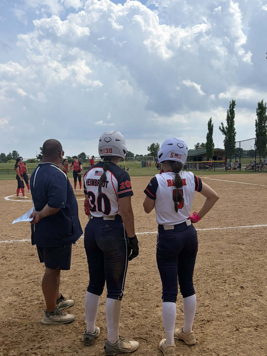 piperheimbrodt's tweet photo. Great start to our season. My teammates all brought something special to our games. I had a great time in center field and hit 2 home runs. Thanks to my coaches for everything they do to make me a better player. @Ctw28_29 #softball https://t.co/RfBGvTokDW