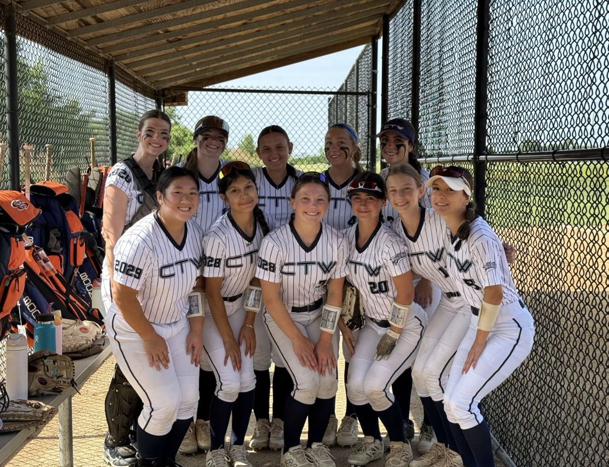 piperheimbrodt's tweet photo. Great start to our season. My teammates all brought something special to our games. I had a great time in center field and hit 2 home runs. Thanks to my coaches for everything they do to make me a better player. @Ctw28_29 #softball https://t.co/RfBGvTokDW