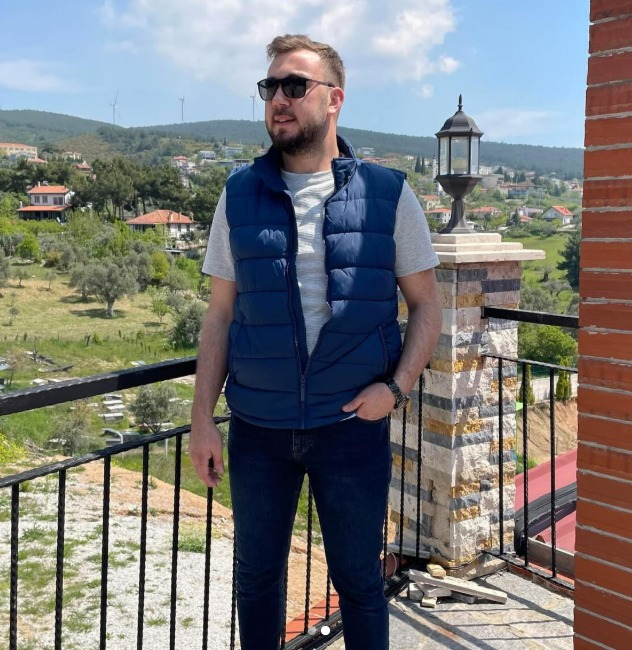 isigmeclisi's tweet photo. Murat Özdem..
27 yaşında, E.C.A Valfsel Armatür (Merkez) işçisi..
Manisa Yunusemre OSB'de çalıştığı fabrikada döküm makinesine sıkışarak hayatını kaybetti..
Türk Metal üyesi.. https://t.co/xHLYLFJwmz