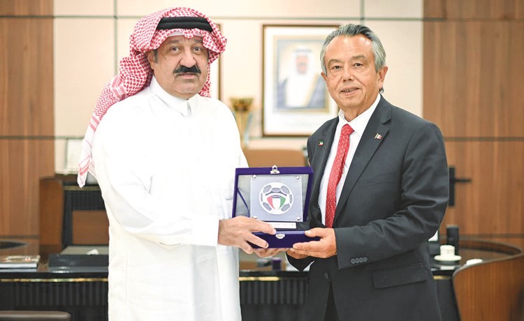 اليوسف يغادر إلى المكسيك لحضور افتتاح كأس العالم 
