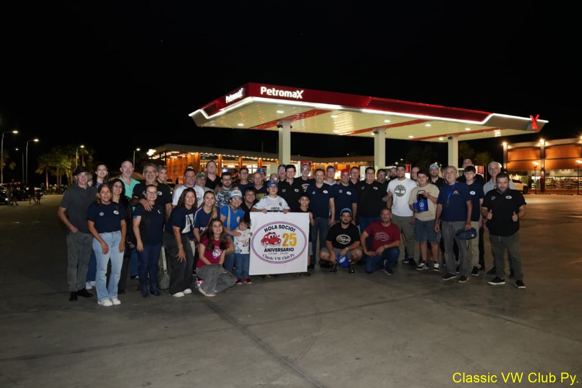CVWC_PY's tweet photo. El sábado 7/06 realizamos nuestro encuentro en la Estación Petromax Chaco'i, el paseo incluyó un paso por el puente Héroes del Chaco en caravana de clásicos VW. 
32 vehículos formaron parte del paseo. 

Todas las fotos en nuestra fan page de facebook.

 https://t.co/SF5LqGKRVt https://t.co/RQZLXCSGvF