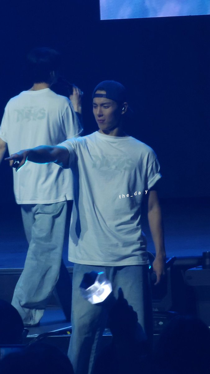 _notyourday's tweet photo. Shownu estaba algo apresurado cuando se vistió jajaja 😭

#MONSTAX #몬스타엑스
#MONSTAX_THEX_NEXUS https://t.co/SbGoihJ7wS