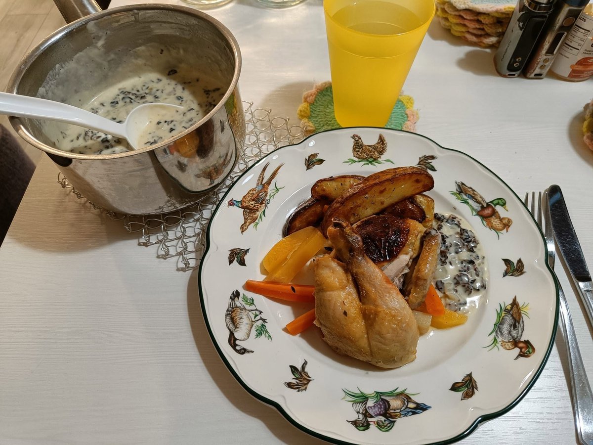 HilpoJuhana's tweet photo. Weekend Food
Dinner
Whole roasted spring chicken, false morel mushroom sauce, oven-braised root vegetables, and potato wedges
1/7
#springchicken #falsemorels #frenchcuisine #traditional https://t.co/tadR8sEmuc