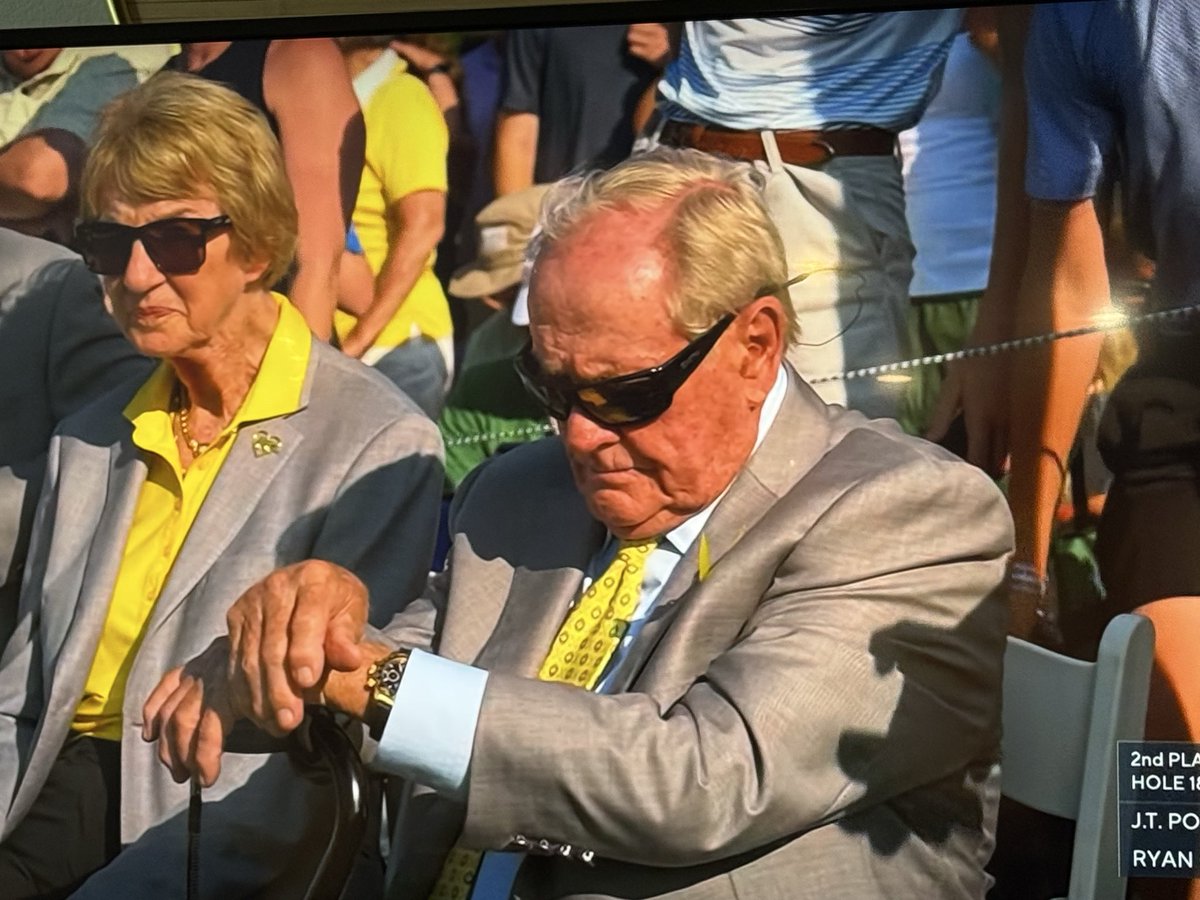 notthefakeDNP's tweet photo. Jack Nicklaus taking a nap during the 2nd playoff hole. https://t.co/svM1ZhuMr1