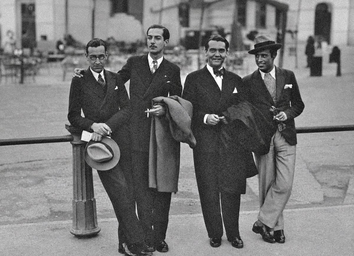 latinapaterson's tweet photo. 1933, Lorca en el Paseo del Prado de Madrid. https://t.co/Ib5nf4ob0C