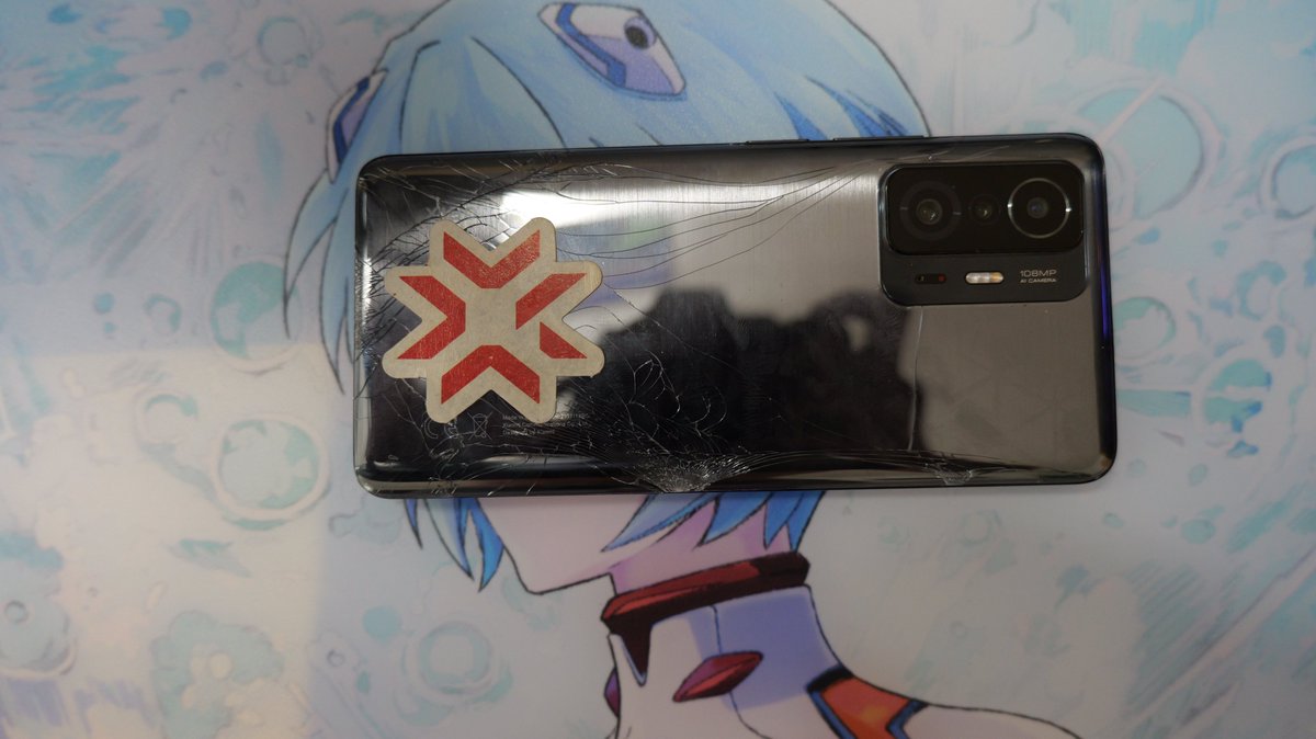 ceberus132's tweet photo. welp that's a mistake I wont do again 😂
had the phone in my trousers pocket for the first 30 min karting stint. It worked perfectly until the battery went out and I was wondering why I didn't charge. Only to realize this lmao. Time to buy a new usb c board https://t.co/X7I42YZ873