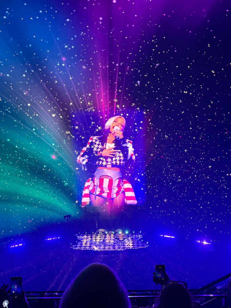 maeanneforreal's tweet photo. 📸 Gwen Stefani
📍No Doubt at Sphere Las Vegas
📆 21 May 2026 https://t.co/Y5Yf99da2j