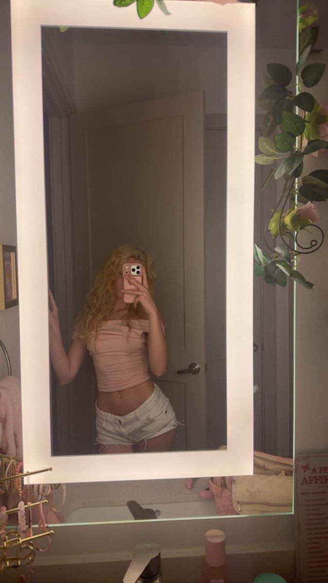 Alyceviness's tweet photo. crack or pass good girl edition? https://t.co/mESiHMqiXD
