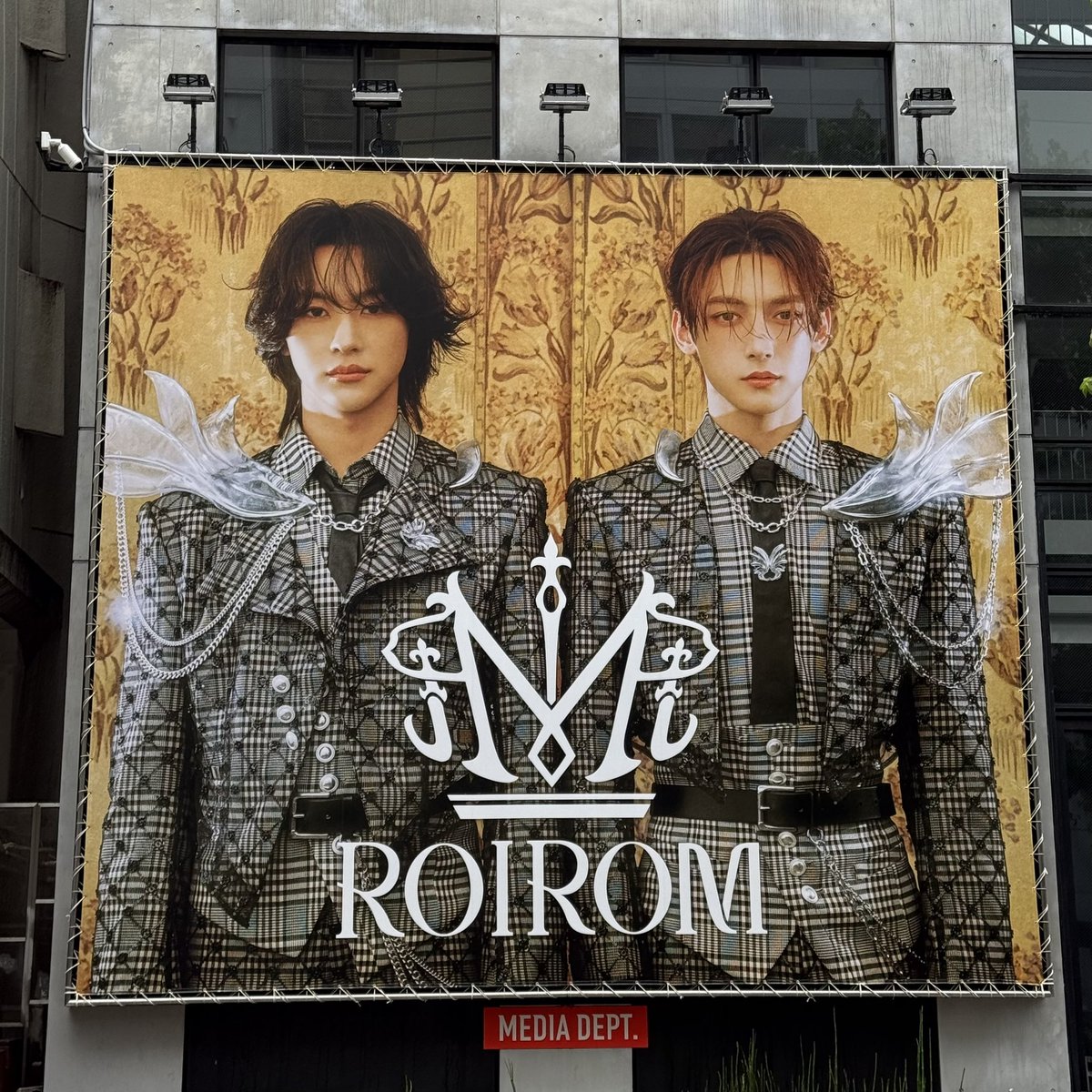 mellow_cHaRm_'s tweet photo. MEDIA DEPARTMENT TOKYO
＊渋谷パルコに隣接する建物
ROIROM Début Mini Album
"CLASSIC WAVE" 広告
2026.6.10 Release おめでとうございます✨
感動です😭
#ROIROM_CLASSICWAVE https://t.co/Dp41rSa2Gs