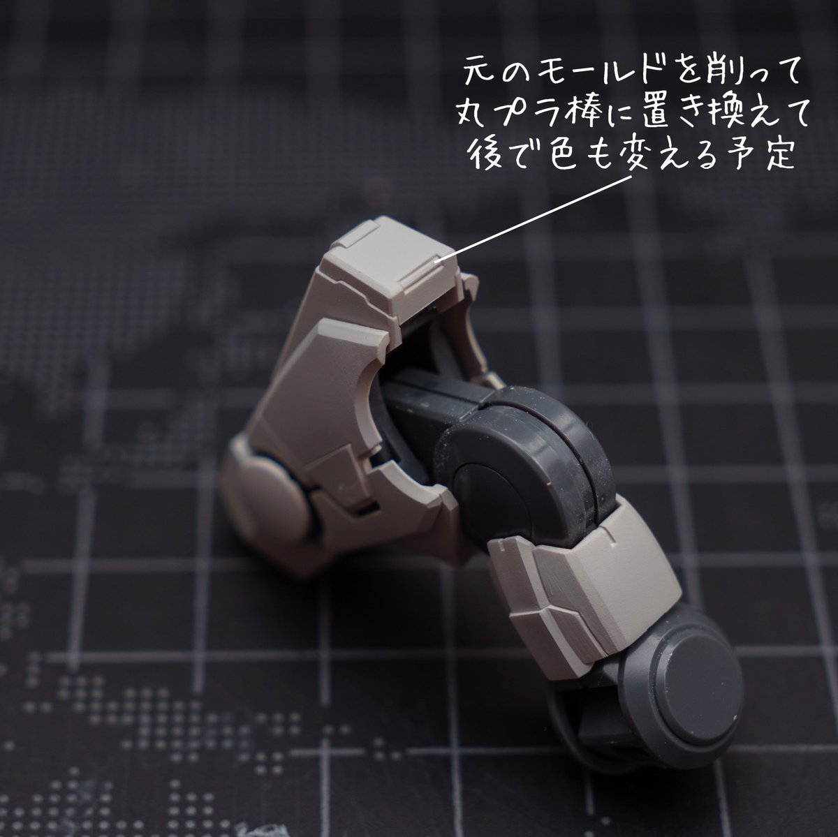KN_MR's tweet photo. MGダブルオーライザー
腕部はディテール充分なので、しっかり彫り直しをメインに。分割ライン意識しすぎて逆に少しダサくなっちゃった(；´Д｀)
色分けしたら良くなる……はず………

#interstellar_00 https://t.co/Ev2fEH0GNE