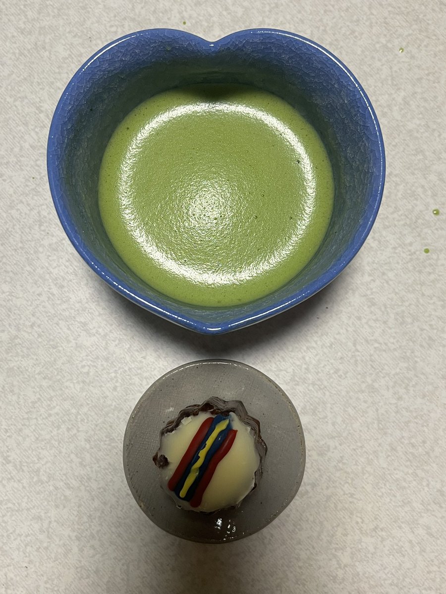 chato95577026's tweet photo. #茶道　#抹茶 
#カヌレドキャンティ

「～連邦の白いヤツ～
　　　　ガンダムカヌレ」

梅雨入りしました　☂️ https://t.co/Yotma3WpDj