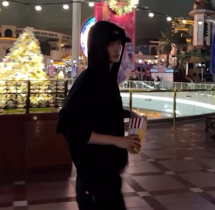 Vamp7FATE's tweet photo. Dinamica‼️

Niki te lleva a un parque de atracciones pero te propone un reto, si subes a una montaña rusa y empiezas a gritar tu pagas todo lo que el quiera, según tu % de batería ¿aceptas?🤝🏻

1–25%Si
26–50%No
51–75%No
76–100%Si

#FATE_BROUGHT_US_7
 #SEVEN_IS_THE_PROMISE https://t.co/pwOBDVHA4e