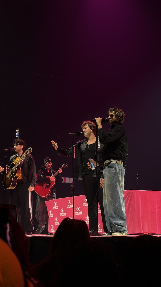 DigestEASTour's tweet photo. Starboiz in soundcheck today!

#BaltimoreIsAStar🦀 #EASBaltimore⭐️ https://t.co/wRooXeyA0C