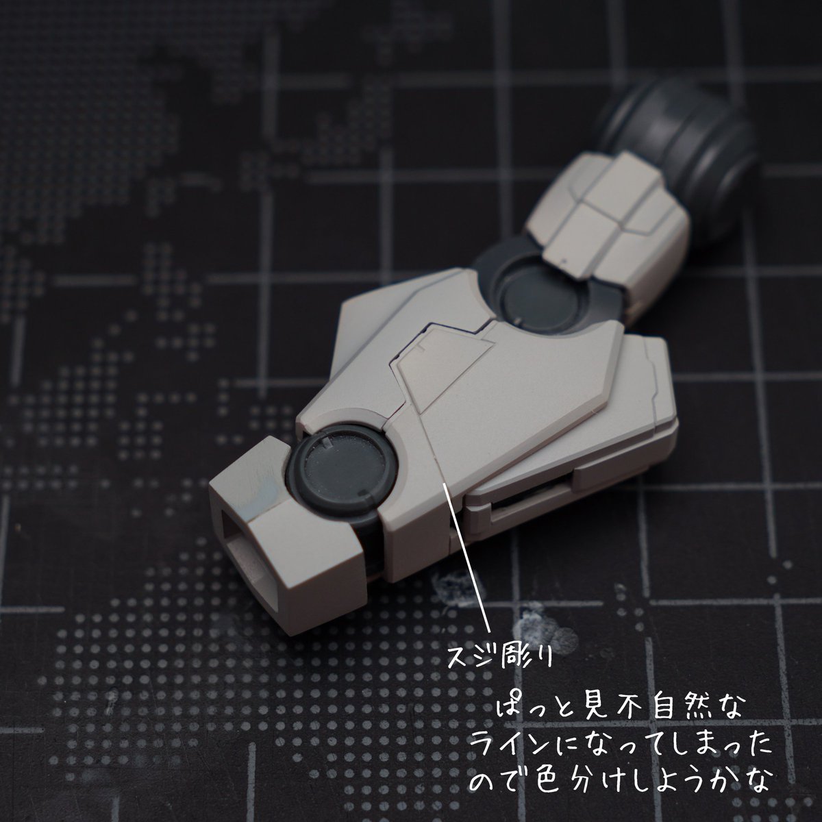 KN_MR's tweet photo. MGダブルオーライザー
腕部はディテール充分なので、しっかり彫り直しをメインに。分割ライン意識しすぎて逆に少しダサくなっちゃった(；´Д｀)
色分けしたら良くなる……はず………

#interstellar_00 https://t.co/Ev2fEH0GNE