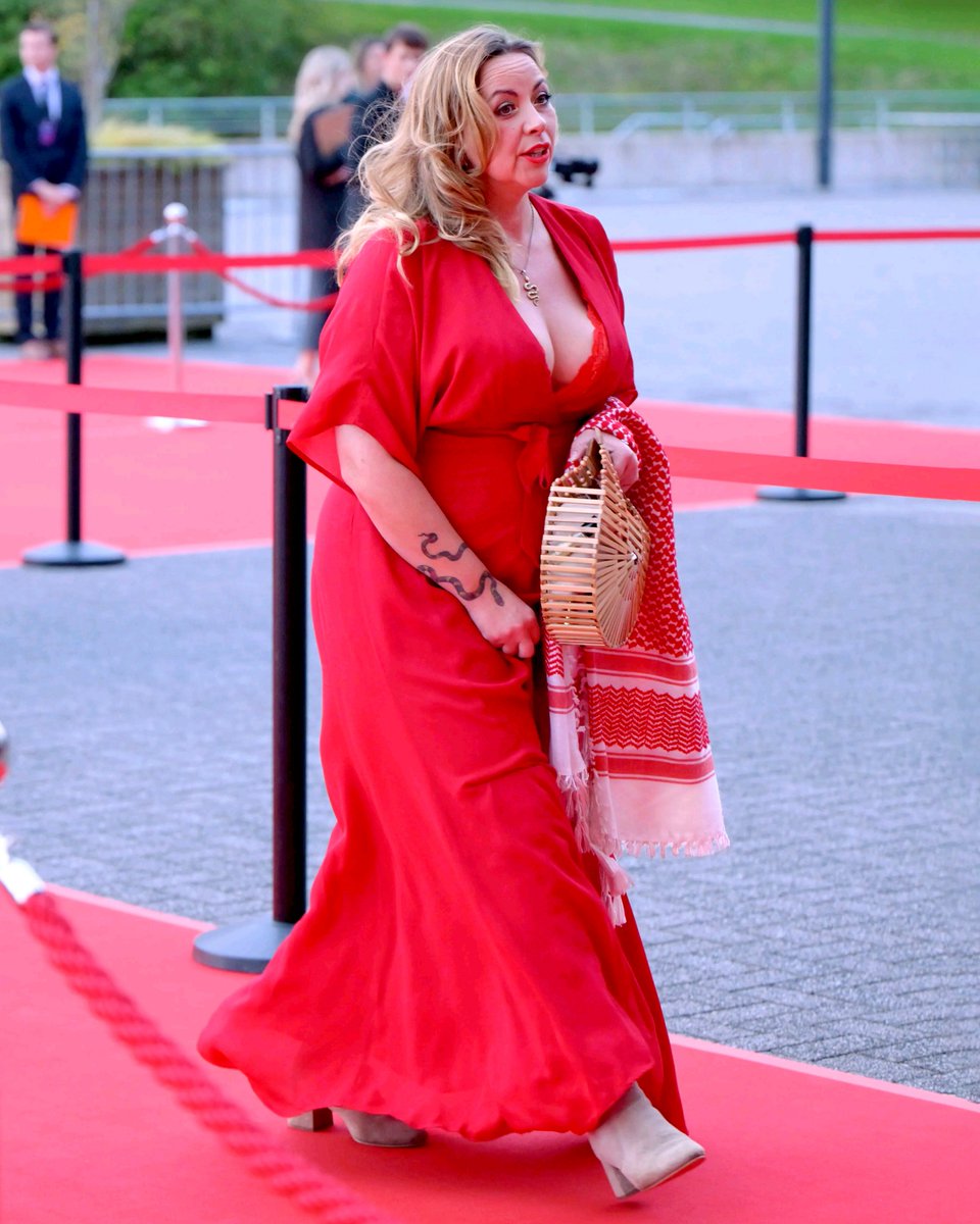AdoreCelebsUK's tweet photo. Charlotte Church. https://t.co/EaTAxVXWbz