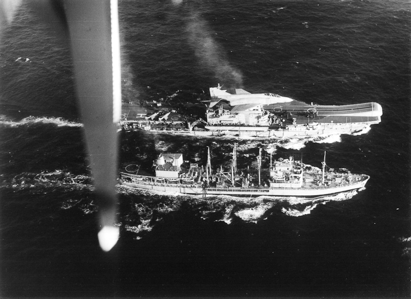 MarianoSciaroni's tweet photo. Fotos poco vistas. El 11Jul82 un Tu-95RTS (Bear D) soviético basado en Angola fotografió al #portaaviones HMS Hermes y RFA Tidespring que regresaban de #Malvinas. El Tu-95 a su vez fue interceptado por el Phantom FRG.2 XV484 del 29 Sqn @RoyalAirForce que despegó de isla Ascensión https://t.co/Rxr3LJAG0e