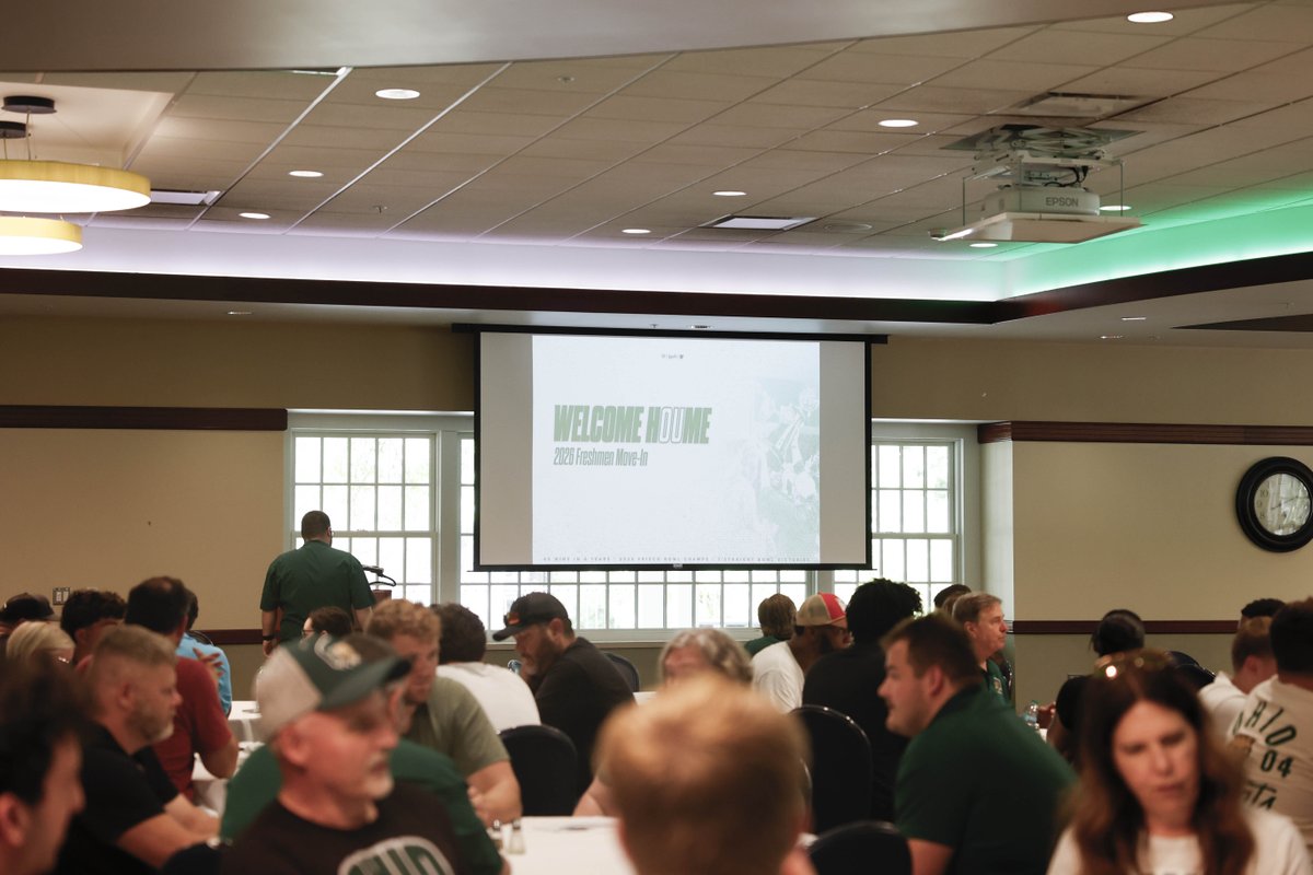 OhioFootball's tweet photo. The freshmen have officially arrived 🐾 

#OUohyeah https://t.co/Mju5An3c0p