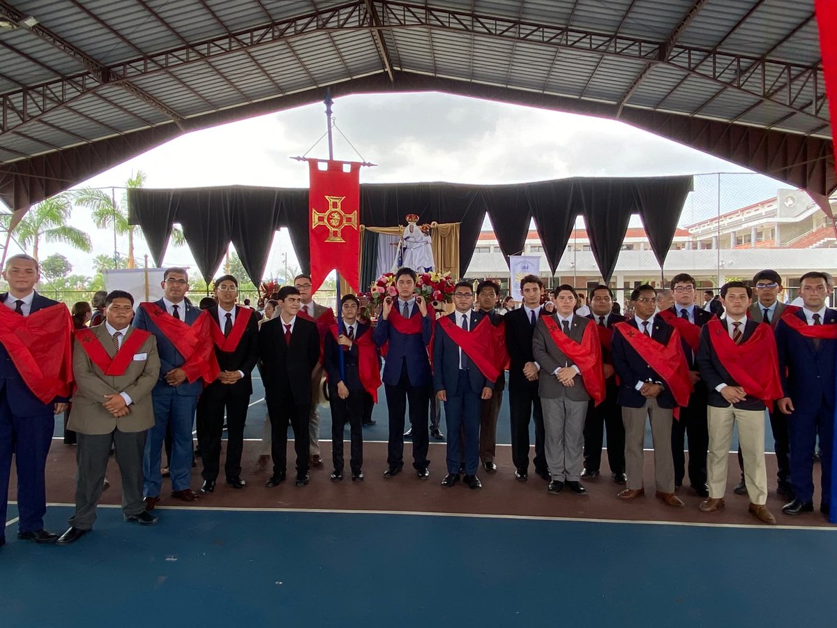 tyc_ec's tweet photo. CORPUS CHRISTI 2026

Junto a la imagen de Nuestra Señora del Buen Suceso, tuvimos el honor de participar en la solemne Procesión de Corpus Christi organizada por la Parroquia San Alberto Magno.

En medio de una sociedad que busca apartarse de Dios, manifestamos públicamente nuestra fe y amor a Nuestro Señor Jesucristo, realmente presente en el Santísimo Sacramento del Altar.

"Adoro Te devote, latens Deitas, quae sub his figuris vere latitas."
(Te adoro con devoción, Divinidad escondida, que verdaderamente te ocultas bajo estas apariencias.)

Que esta solemnidad eucarística fortalezca en todos los corazones la devoción a Jesús Sacramentado y el deseo de restaurar todas las cosas en Cristo.

¡Alabado sea por siempre el Santísimo Sacramento del Altar!
¡Viva Nuestra Señora del Buen Suceso!
¡Viva Cristo Rey!

#CorpusChristi #TradiciónYAcción #NuestraSeñoraDelBuenSuceso #AdoroTeDevote #CristoRey #JesúsSacramentado