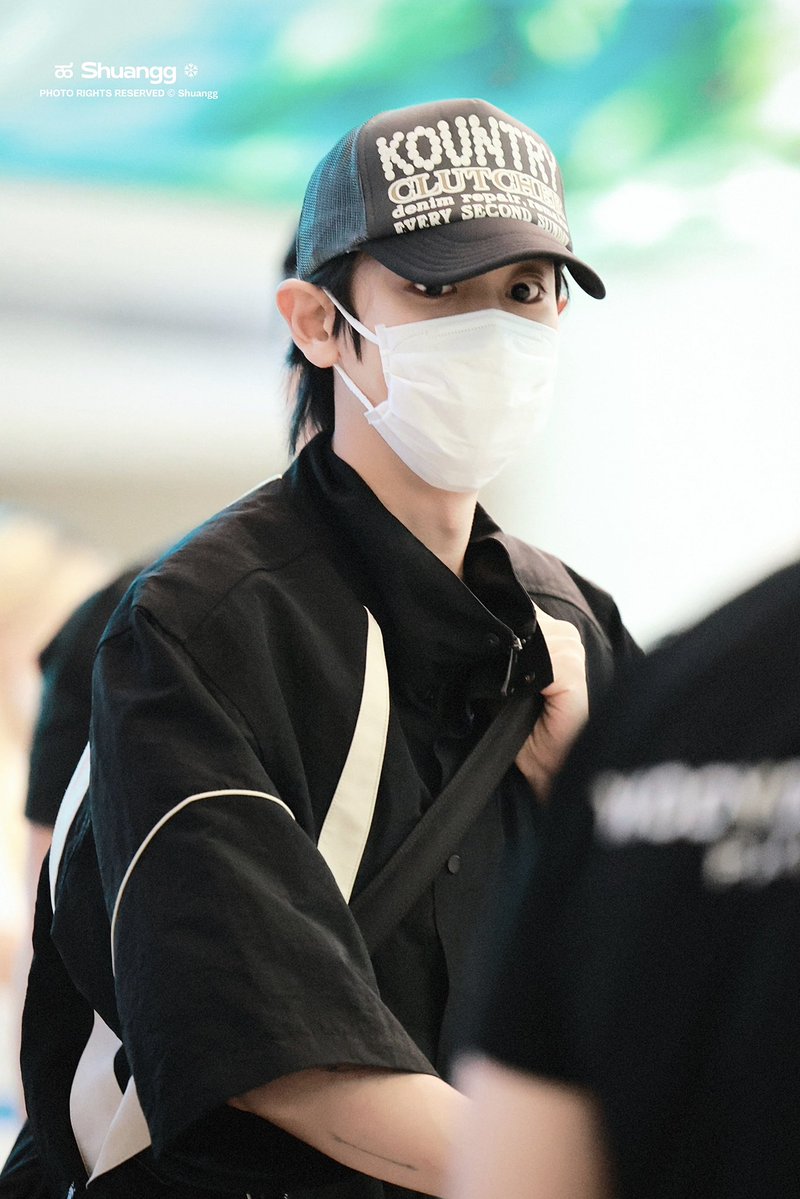 Shuangg1225's tweet photo. 260608｜ICN 도착
#CHANYEOL #찬열 
#박찬열 #chanyeol https://t.co/nud7wCjGCQ