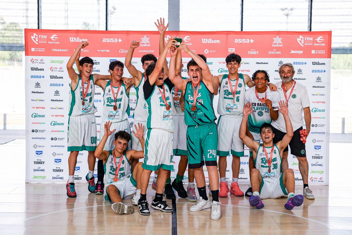FBMadrid's tweet photo. Así ha quedado la categoría CADETE MASCULINO SEGUNDA DIVISIÓN en el #DíaPreferenteFBM

🥇  Parque Cataluña Torrejón Amarillo
🥈@baloncestoabvo
🥉 Opticlass @RaicesMostoles 
4⃣  @ApaCabrini Verde https://t.co/EmWFdiHqDy