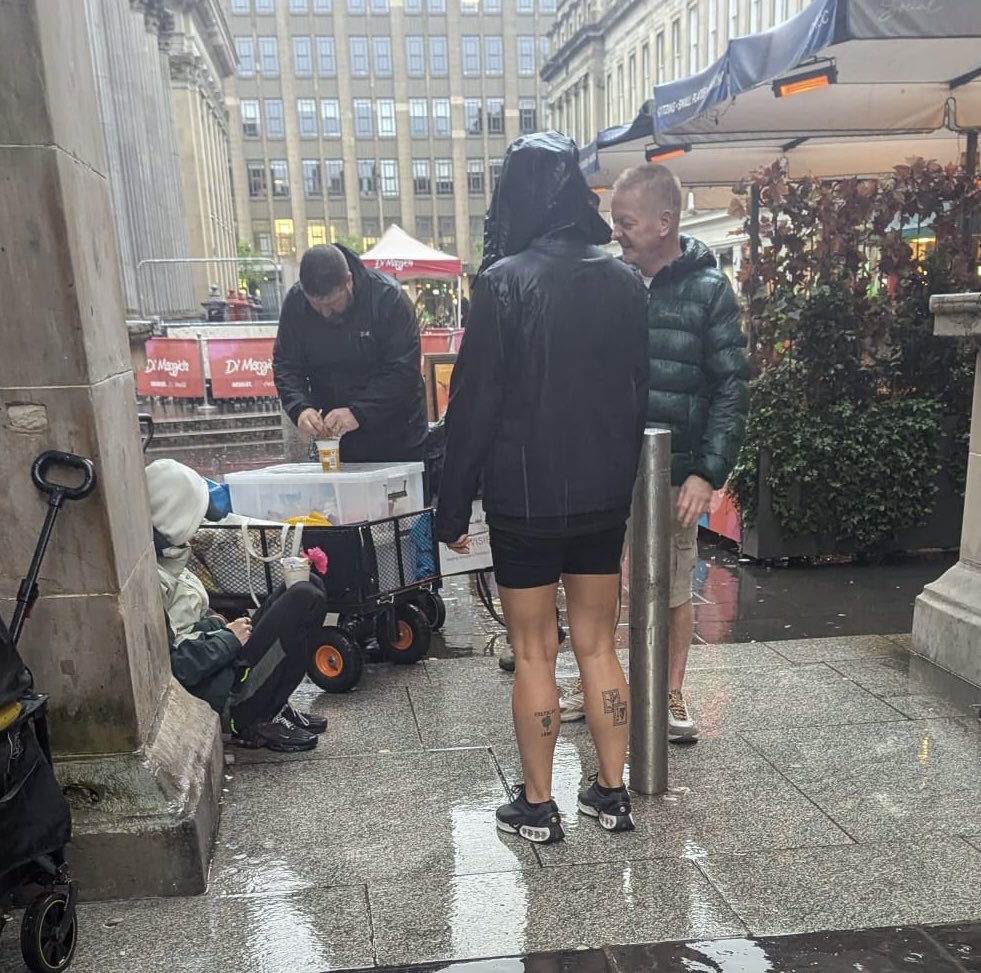 Invisiblesthe's tweet photo. A really tough night once again for our dedicated volunteers who supported 56 souls in and around Glasgow city centre..

A horrible wet night &amp; guys waiting in the rain for us to come round to help them
With fresh warm clothing and a hot bite to eat and drink 💚 https://t.co/6ZjLtpFABc