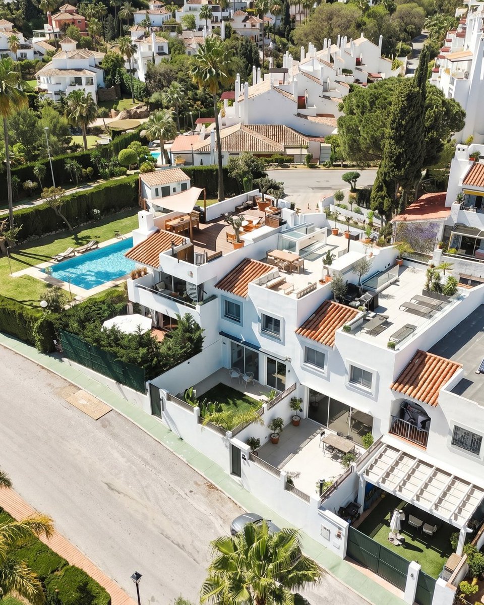 SpotBlue's tweet photo. Luxury townhouse living in Marbella, Spain 🇪🇸

✔️ 3 Bedrooms | 2 Bathrooms
✔️ Fully Renovated Throughout
✔️ Private Garden &amp; Rooftop Terrace
✔️ Smart Home Technology
✔️ Golf Valley Location

€995,000
Ref: ESMARV396

#Marbella #NuevaAndalucia #CostaDelSol #SpainRealEstate https://t.co/t0Qh4EZCAq