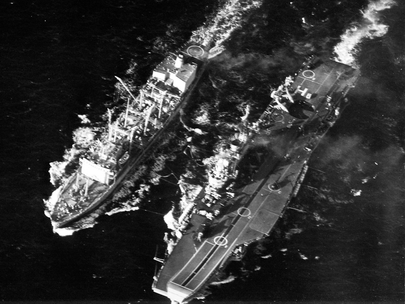 MarianoSciaroni's tweet photo. Fotos poco vistas. El 11Jul82 un Tu-95RTS (Bear D) soviético basado en Angola fotografió al #portaaviones HMS Hermes y RFA Tidespring que regresaban de #Malvinas. El Tu-95 a su vez fue interceptado por el Phantom FRG.2 XV484 del 29 Sqn @RoyalAirForce que despegó de isla Ascensión https://t.co/Rxr3LJAG0e