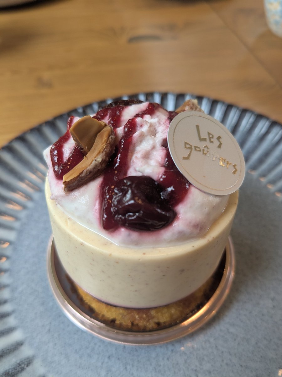 nobelswave's tweet photo. 昨日の休日は、1週間動きまわったご褒美と栄養補給に、久々にケーキをいただきました🍰今週も動きまわります💨 https://t.co/wZDekCo8ql