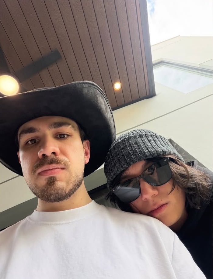 candevzz's tweet photo. EVERYBODY WAKE UP!!! NEW JUACKITY PHOTOOO para seguir la tradición!! y una foto muy bonita, los quiero muchote🥹😭😭🤧💓💓 https://t.co/R5NKGDefzu