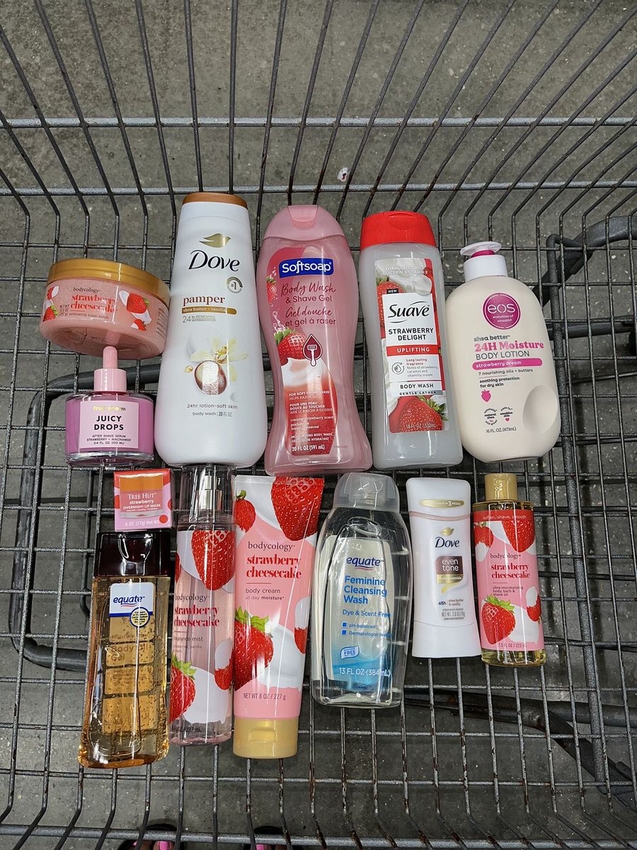 ManifestHerGlow's tweet photo. Strawberry cheesecake body care routine 🍰🧴✨ https://t.co/ibmA9ZzTvB