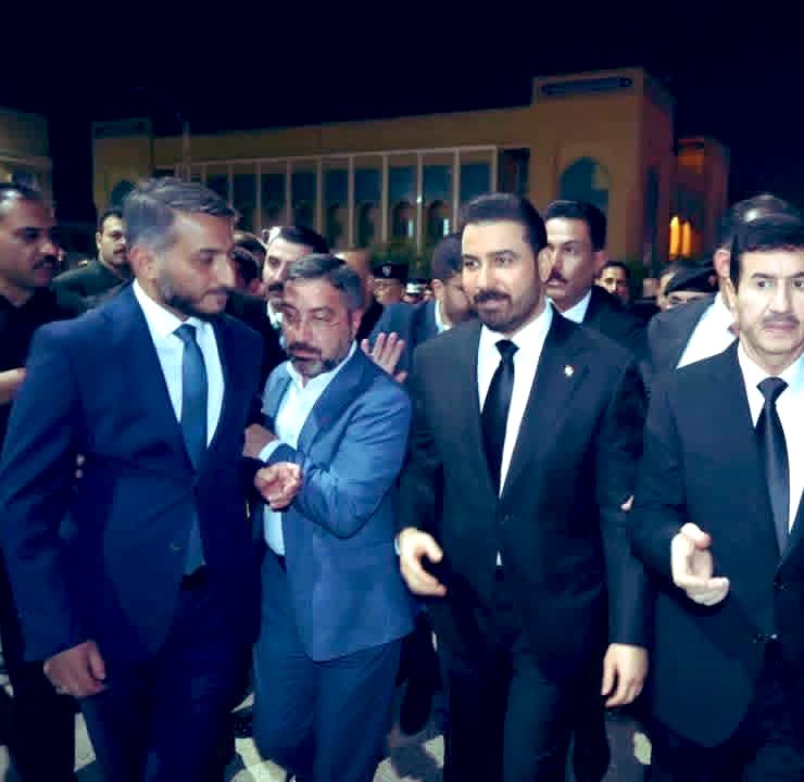 qusay19658073's tweet photo. فرق كبير جدا بين 👇👇

من هو سَاقَ و  يُساق

فرق كبير بين ان تكون قائد او تُقاد

#الله_موجود_اهل_اللغة_يعلمون_جيدا_ماكتبت https://t.co/uGZvRuVdfa