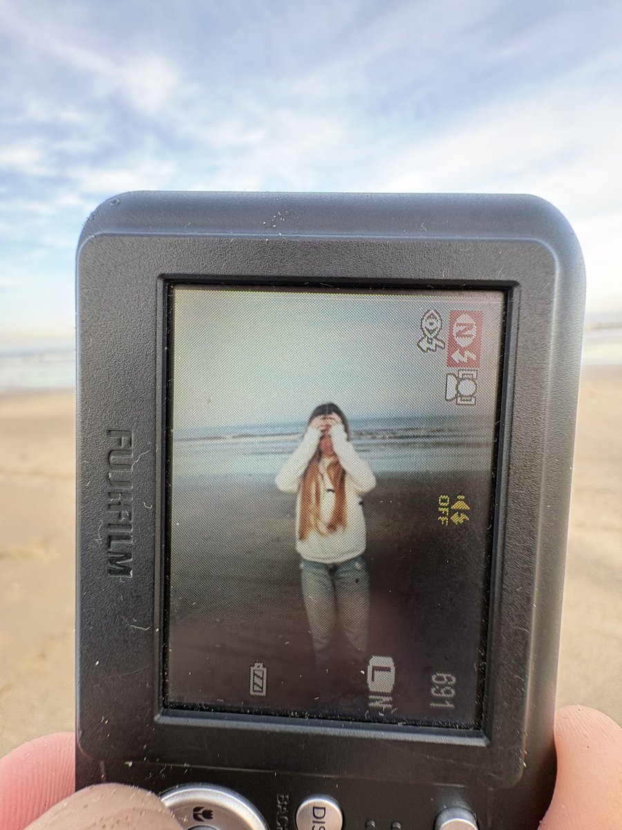 Lariishtxx's tweet photo. piquenique na praia https://t.co/3rITS7lwDx