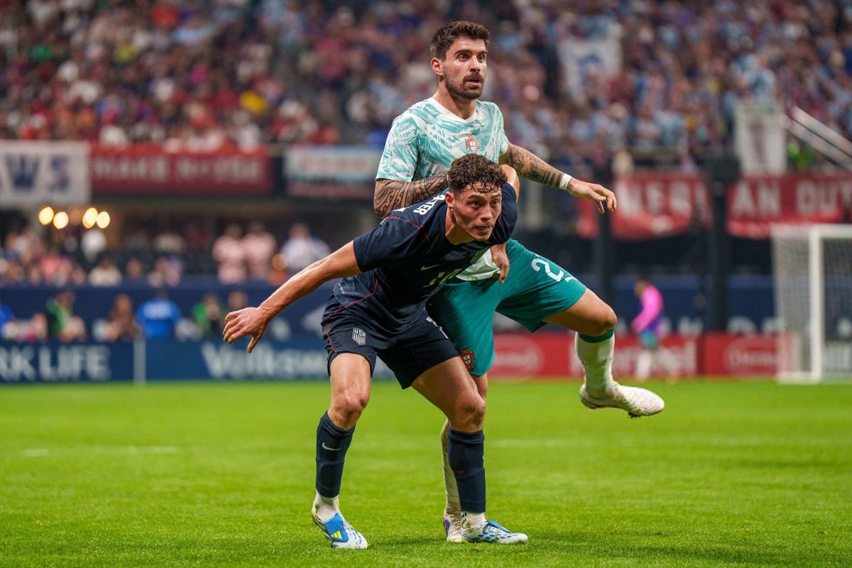 hilalstuff's tweet photo. 🚨🚨🚨🚨🚨🚨🎙️ مارتينيز مدرب البرتغال:

روبن نيفيز لاعب وسط عصري ويلعب بذكاء

هو يتمتع بنضج تكتيكي نادر بالنسبة لعمره

ويمنحنا توازناً ويستطيع التحكم في إيقاع المباراة

وهو ما يمثل ميزة كبيرة لأسلوبنا في الاستحواذ https://t.co/hFeWNrCpzB