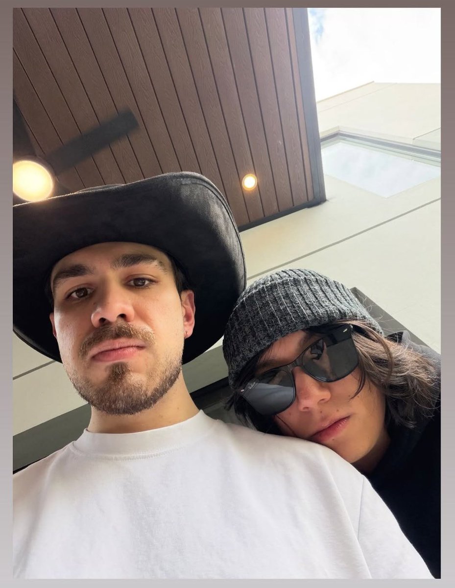 Sanchho's tweet photo. Como que no esta muy alejado el lex 💜💔 https://t.co/9QdUgRqkKe