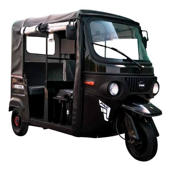 GuacamayanLeaks's tweet photo. El nuevo auto eléctrico fabricado por el estado y con dinero público, esta más cerca de un moto taxi que de un automóvil.

Velocidad máxima 50 km/h
Sin bolsas de aire.
No cumple las NOM de seguridad.
No es apto en para vías rápidas.

#Olinia es un mal chiste comunista. https://t.co/S93nXNb92a