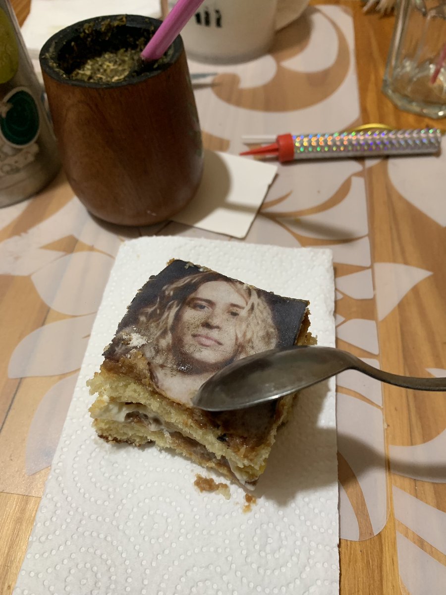 milapthsut's tweet photo. pedí comerme a guido pero el genio malinterpreto mi deseo… https://t.co/Z80lTAmzk2