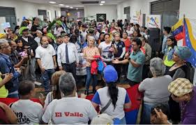 Asocejuprc's tweet photo. 👨‍👩‍👧‍👦A las madres, padres y estudiantes de Venezuela: esta lucha es de todos. Dejar las aulas vacías por un día es el mayor acto de apoyo y agradecimiento a tus docentes.                                                                          #ParoEducativo10J  #UnDíaPorLosDocentes https://t.co/Da57ALssQe