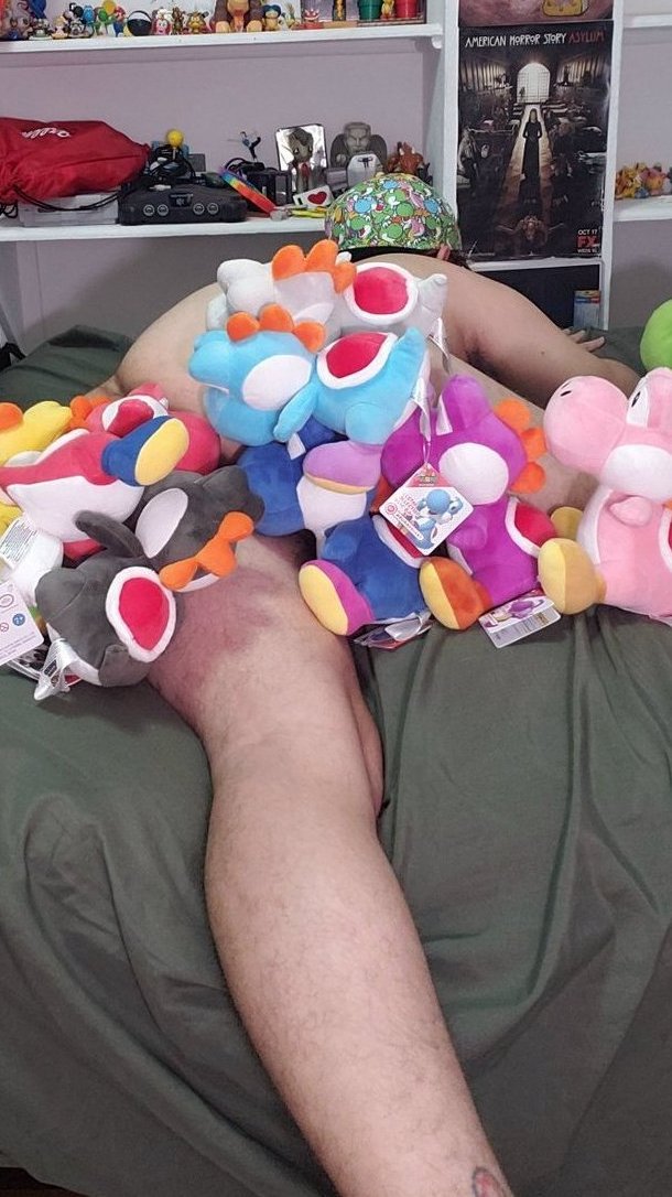 H_Snowbody's tweet photo. They all want a piece of my ass 🥵😏 https://t.co/k2IRSd185l