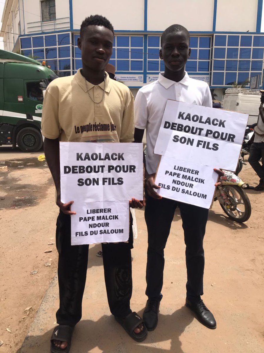 CCR_APR's tweet photo. Les responsables, militants et sympathisants de la région de Kaolack ont réaffirmé, aujourd'hui, avec force leur soutien indéfectible à notre camarade Papa Malick Ndour, incarcéré de manière injuste. La lutte continue. 

#APR #CCR #justicepourpmn #reconquete2029 https://t.co/lxbDlWy8FC