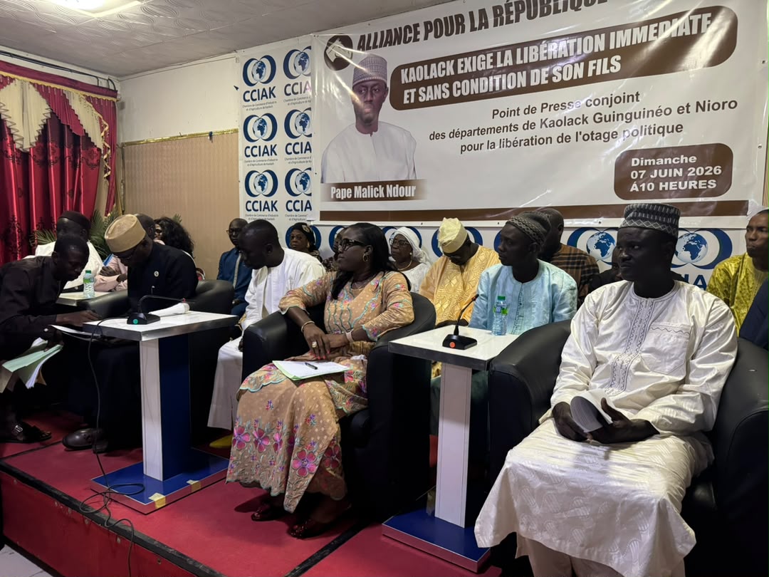 CCR_APR's tweet photo. Les responsables, militants et sympathisants de la région de Kaolack ont réaffirmé, aujourd'hui, avec force leur soutien indéfectible à notre camarade Papa Malick Ndour, incarcéré de manière injuste. La lutte continue. 

#APR #CCR #justicepourpmn #reconquete2029 https://t.co/lxbDlWy8FC