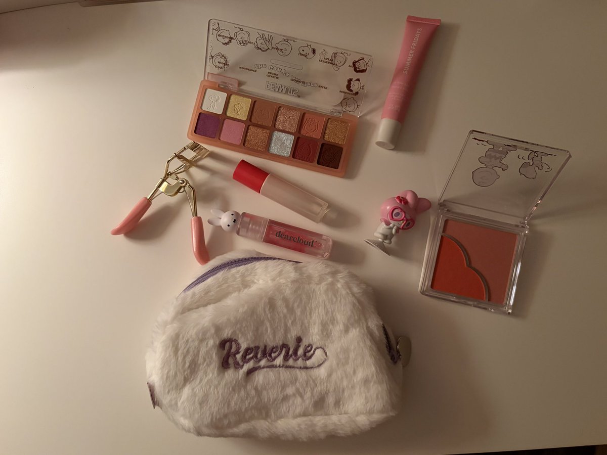 berrykyooong's tweet photo. baekhyunee girlie essentials ☁️ https://t.co/ABGTBaHI8K