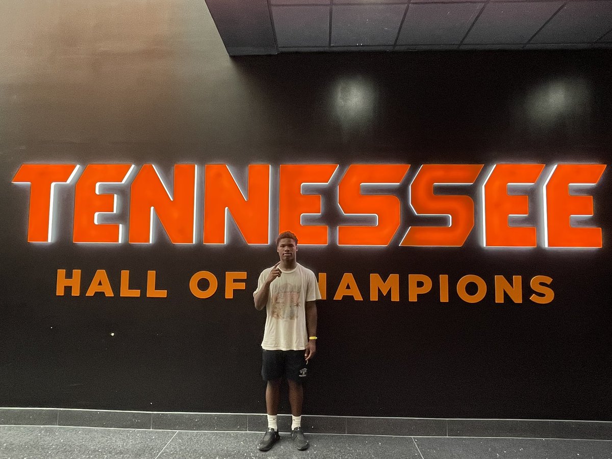 JakobeBaldwin12's tweet photo. Thank you @Vol_Football Beyond Blessed to have the opportunity to compete at the camp 
@WilliamInge1 

@MattBowen41 @ICCPFootball @MDohertyICCP @EDGYTIM  @PrepRedzoneIL https://t.co/XdjTWHULoq