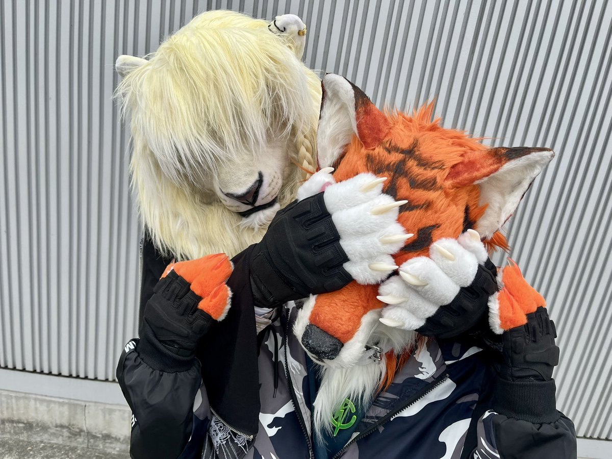 yosuga_amazoko's tweet photo. メカクレとメカクシ
 #ケモノをみて今週もがんばりマンデー
#FursuitEveryday https://t.co/EsSNxySSnv
