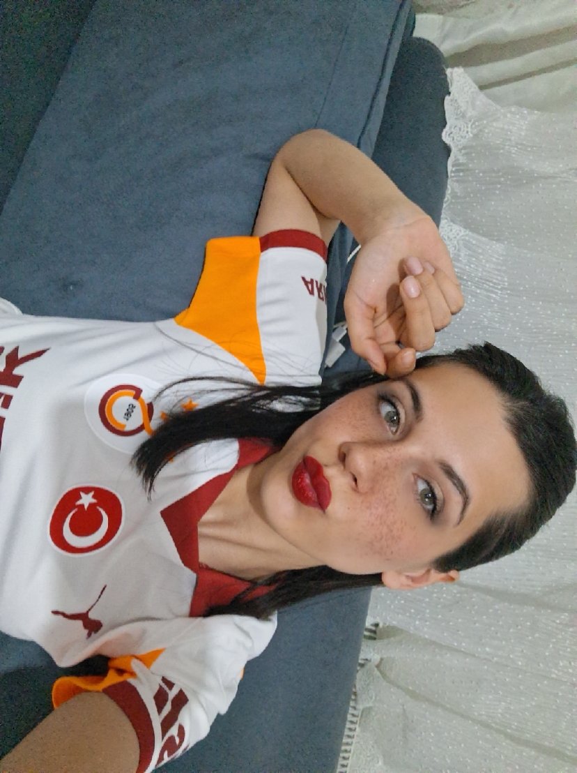 ccigdemgulerr's tweet photo. hiç sadık birine benzemiyorsun https://t.co/HegysgzKoz